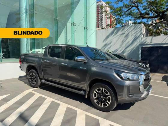 TOYOTA HILUX 2.8 D-4D TURBO DIESEL CD SRV 4X4 AUTOMÁTICO TOYOTA HILUX 2.8 D-4D TURBO DIESEL CD SRV 4X4 AUTOMÁTICO